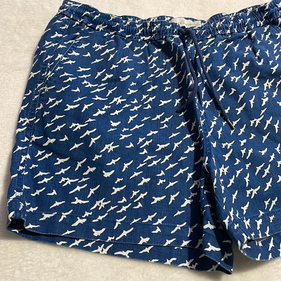 L.L. Bean Signature Bird Print Shorts - Picture 2 of 8